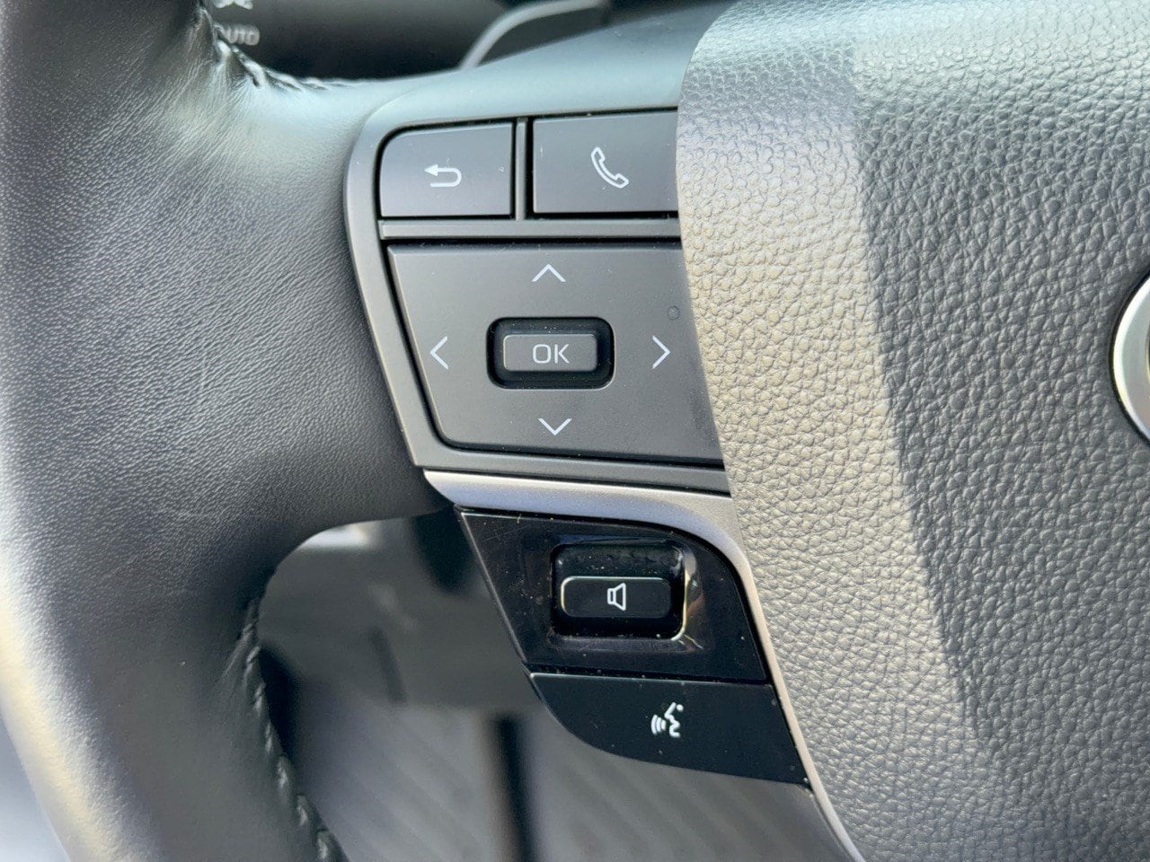 2025 Toyota Camry XSE - Photo 18