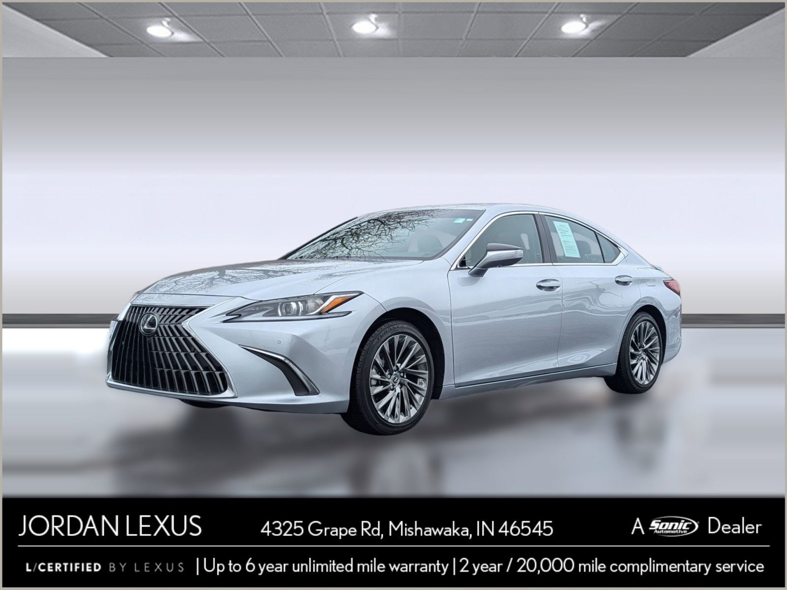 2025 Lexus ES Hybrid 300h Luxury's photo