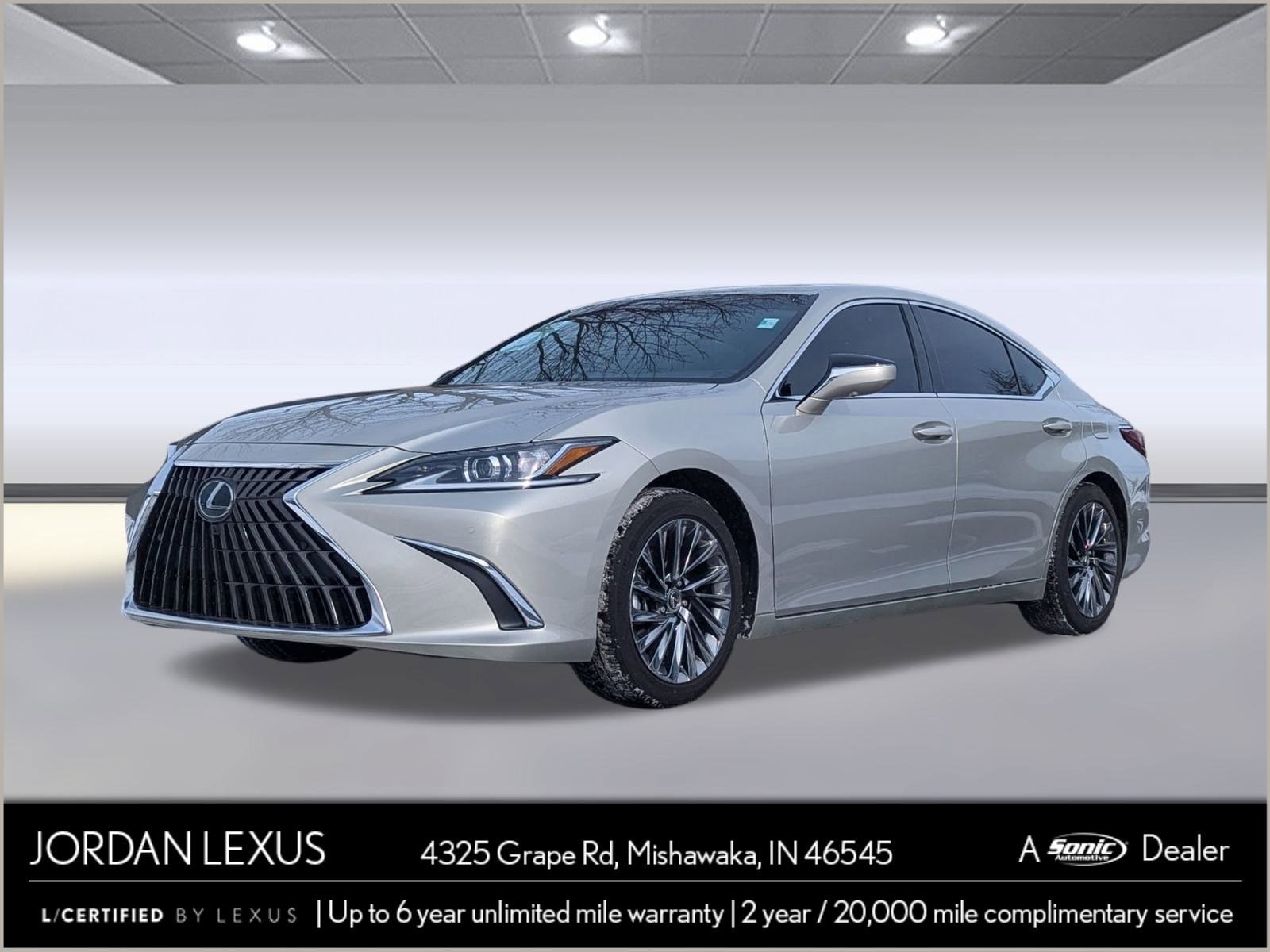 2025 Lexus ES Hybrid 300h Luxury's photo