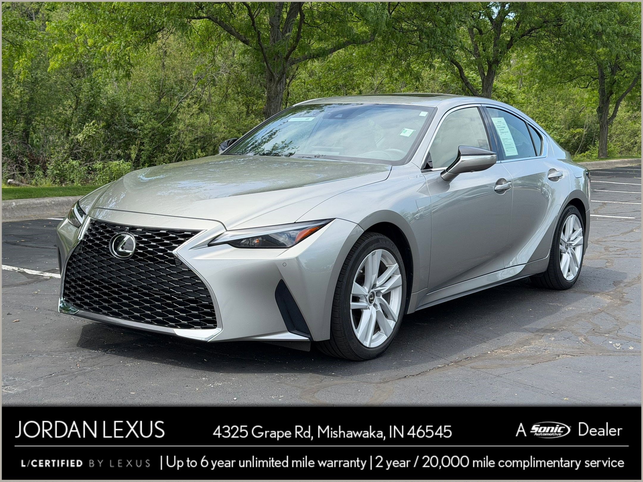 2022 Lexus IS 350's photo