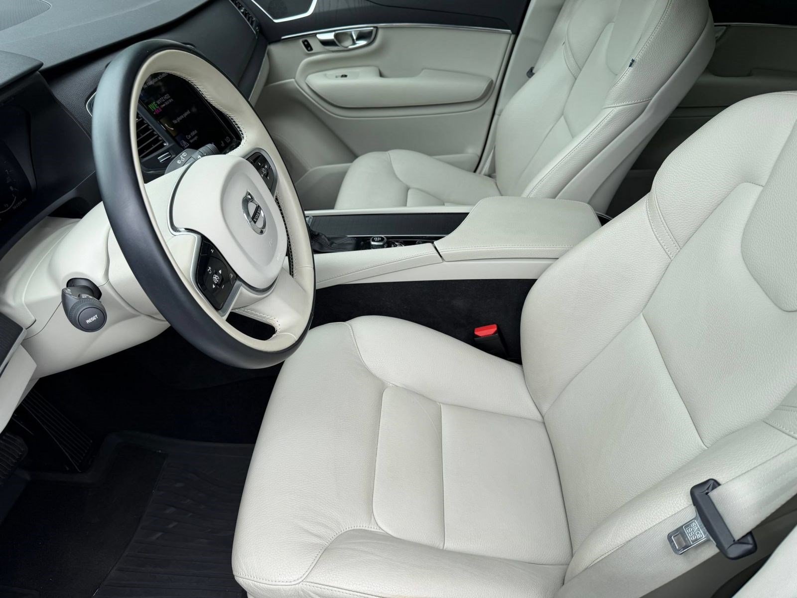 XC90 T5 Momentum 7 Passenger SUV