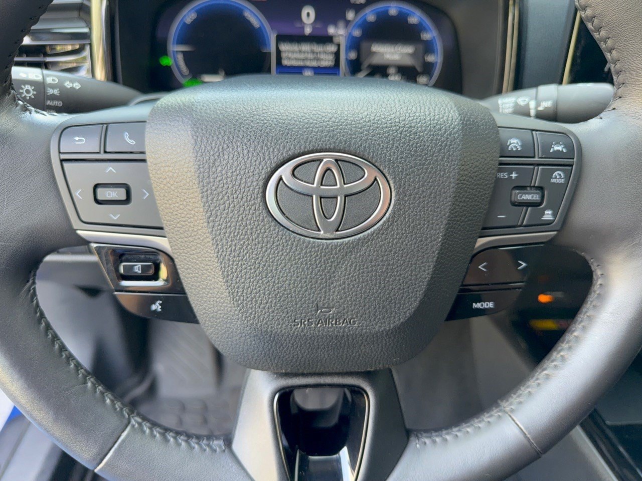 2025 Toyota Camry XSE - Photo 10