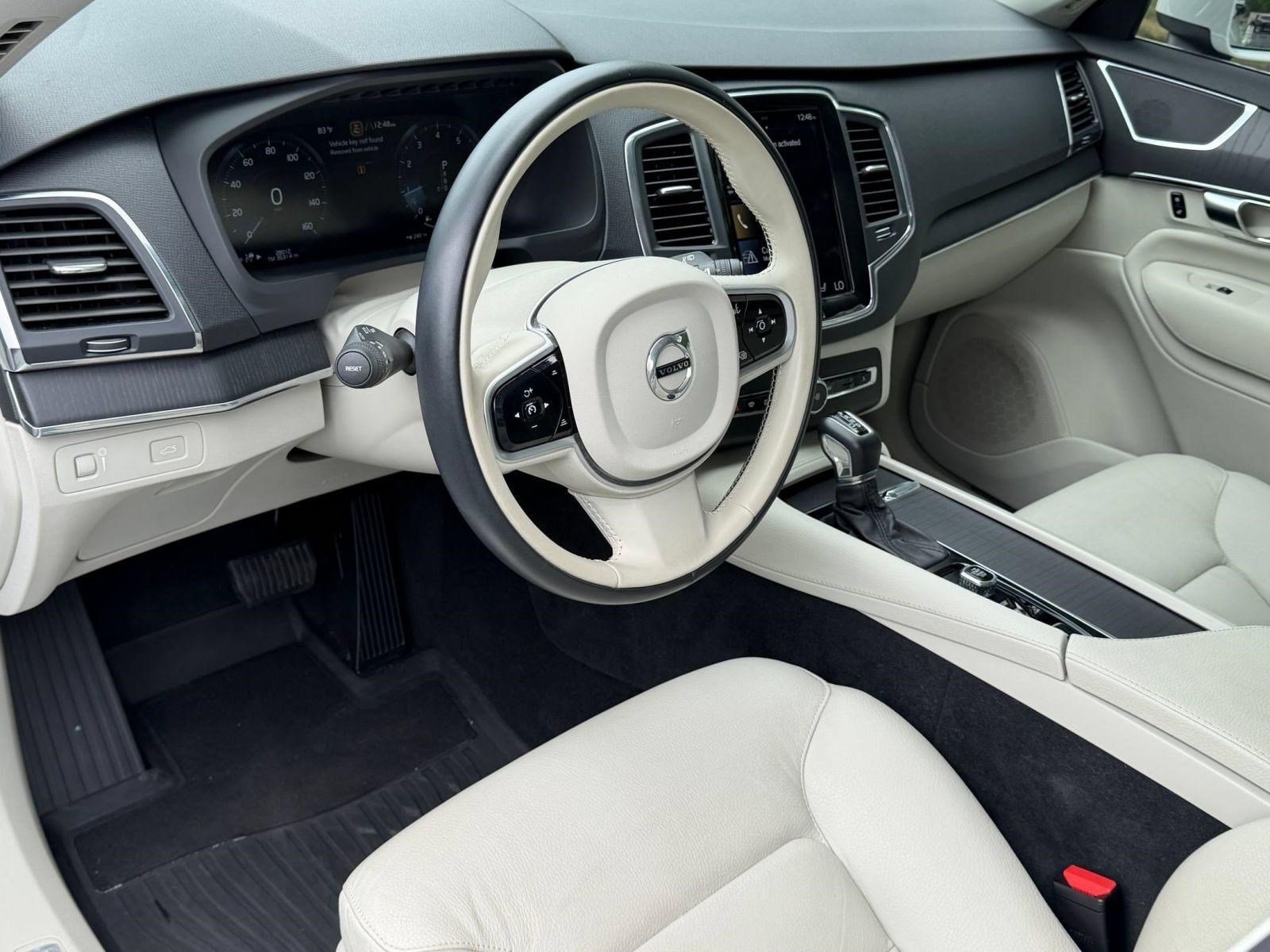 XC90 T5 Momentum 7 Passenger SUV