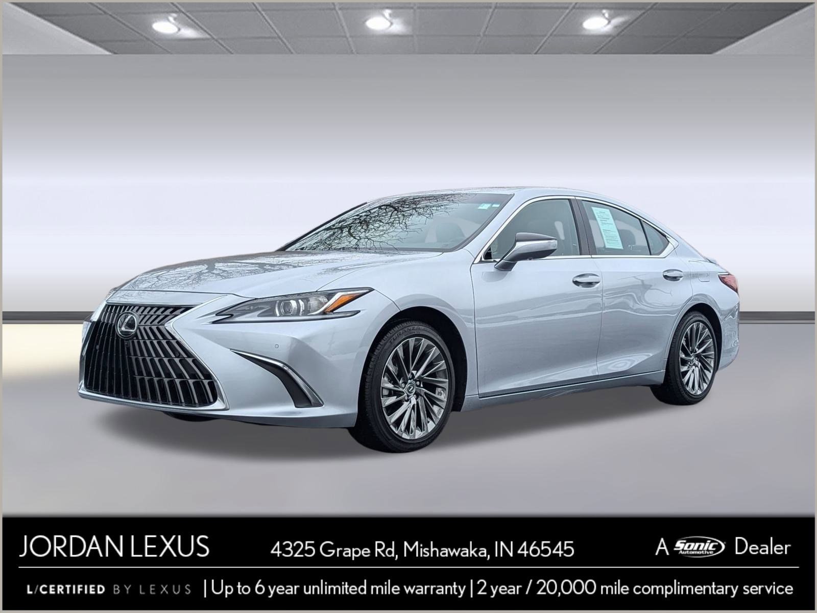 2025 Lexus ES Hybrid 300h Luxury's photo