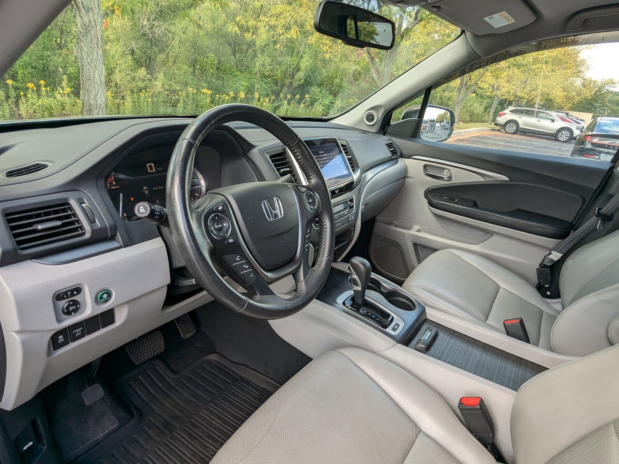 2017 Honda Ridgeline RTL-T photo 2
