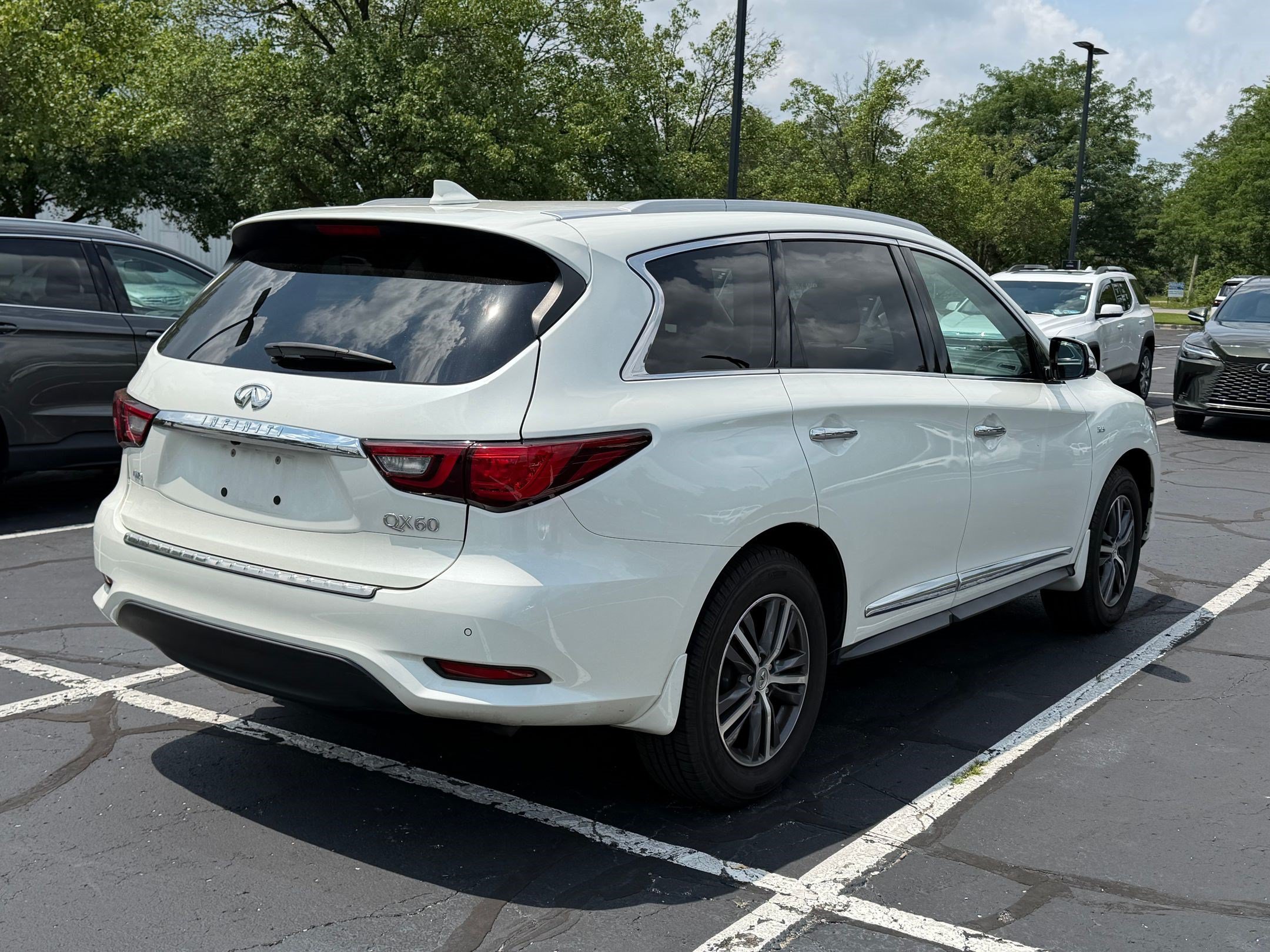 QX60 LUXE SUV