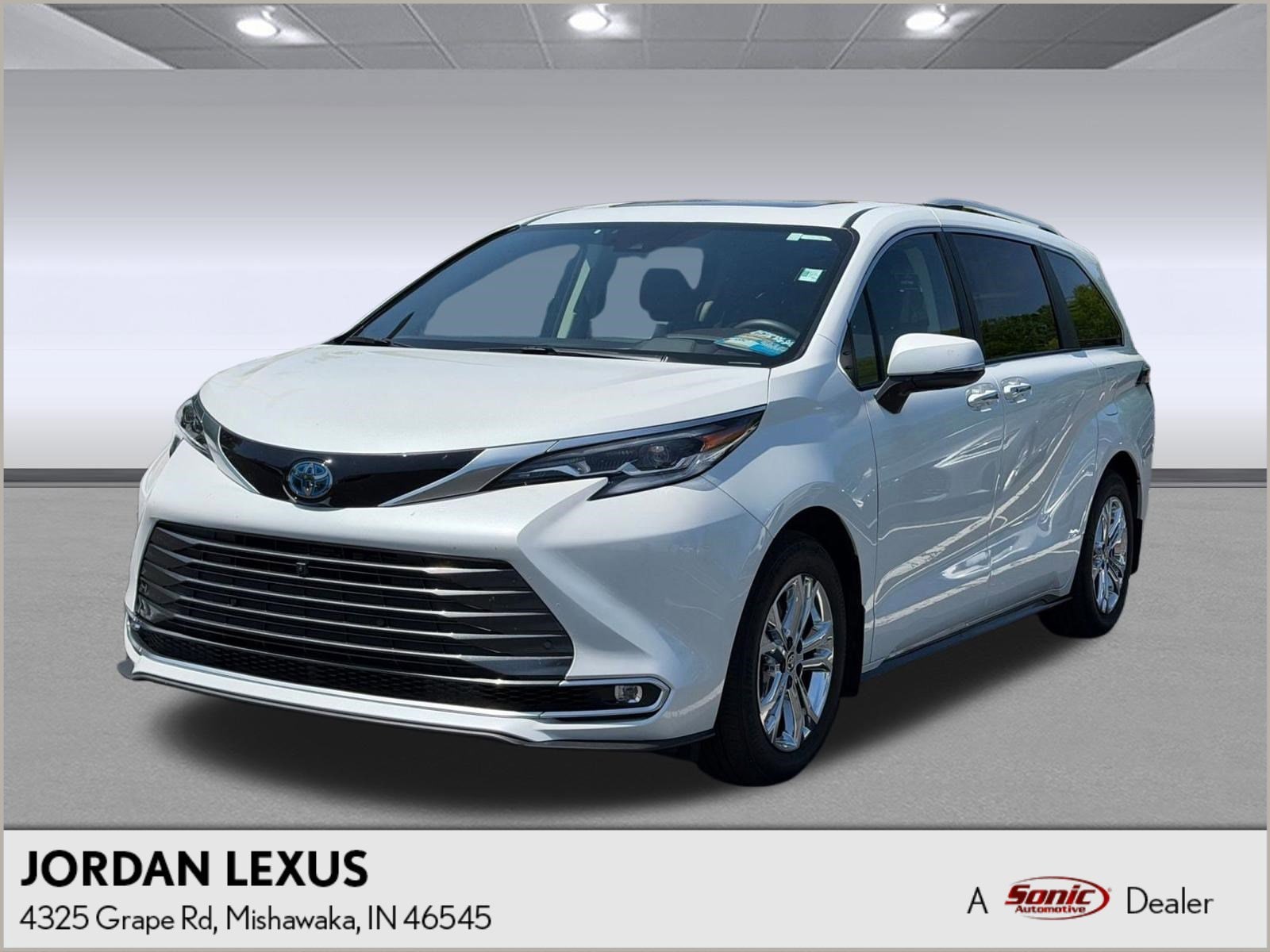 2023 Toyota Sienna Platinum 7-Passenger Hybrid AWD's photo