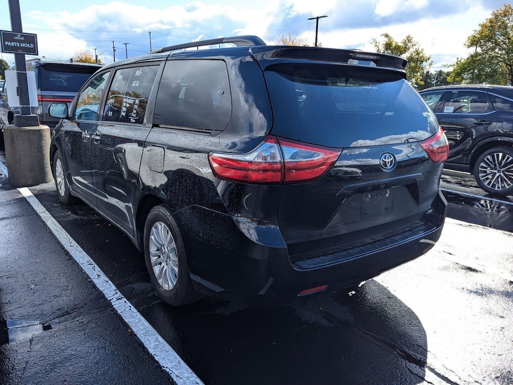 Used 2017 Toyota Sienna XLE 8 Passenger Van Passenger Van