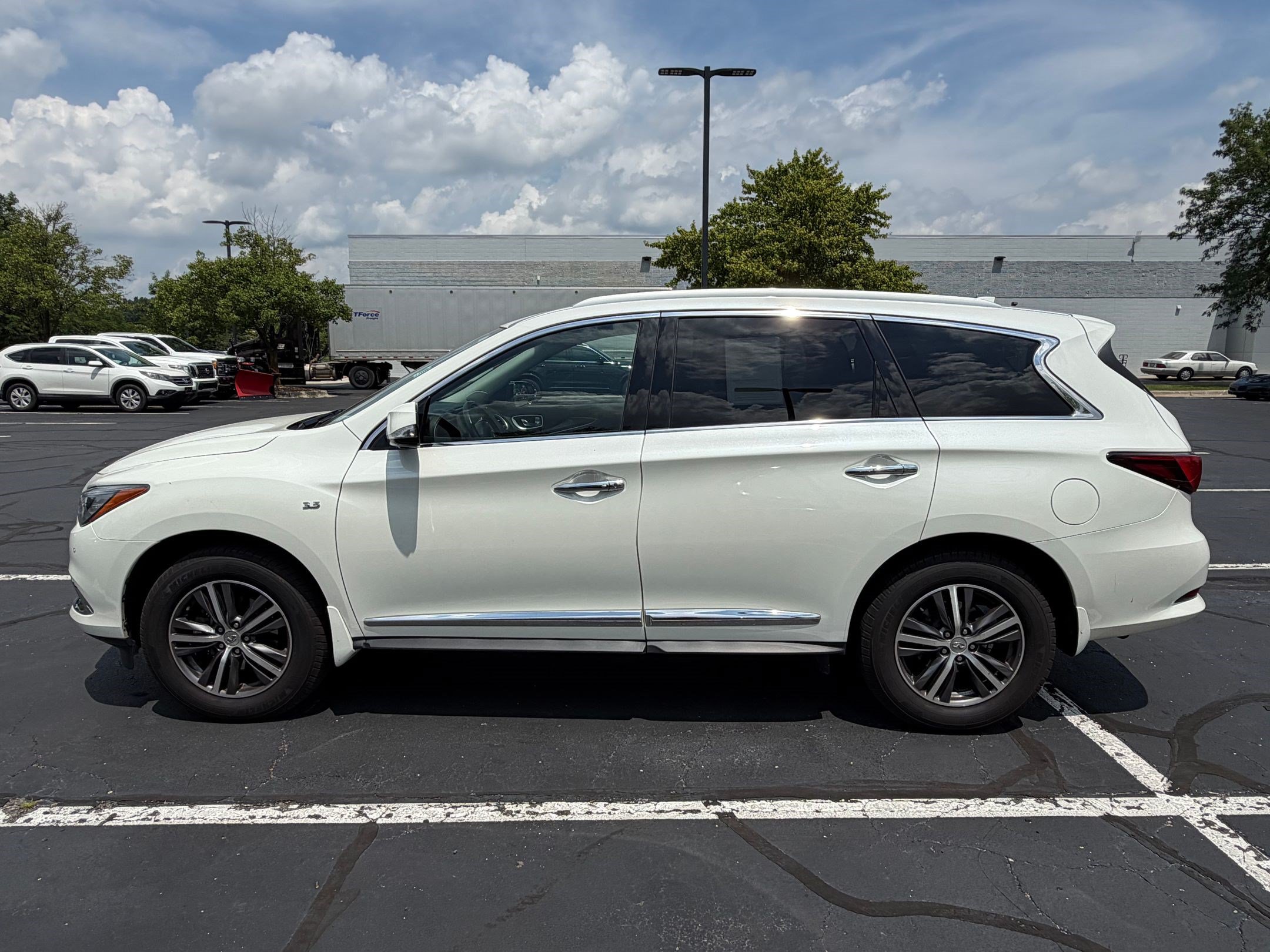 QX60 LUXE SUV