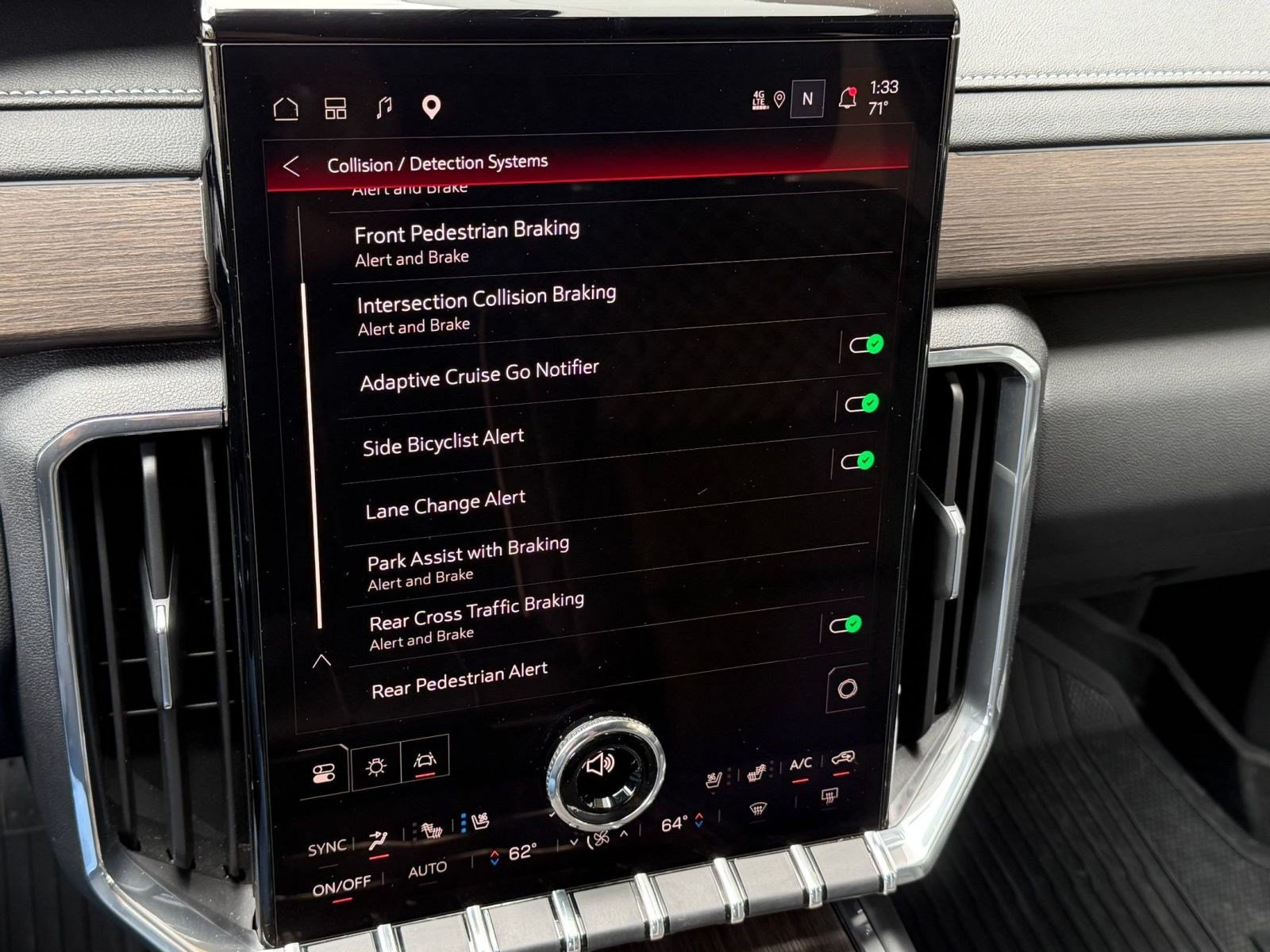 2024 GMC Acadia Denali - Photo 30