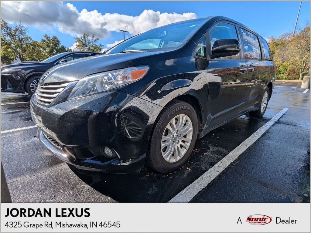 Used 2017 Toyota Sienna XLE 8 Passenger Van Passenger Van