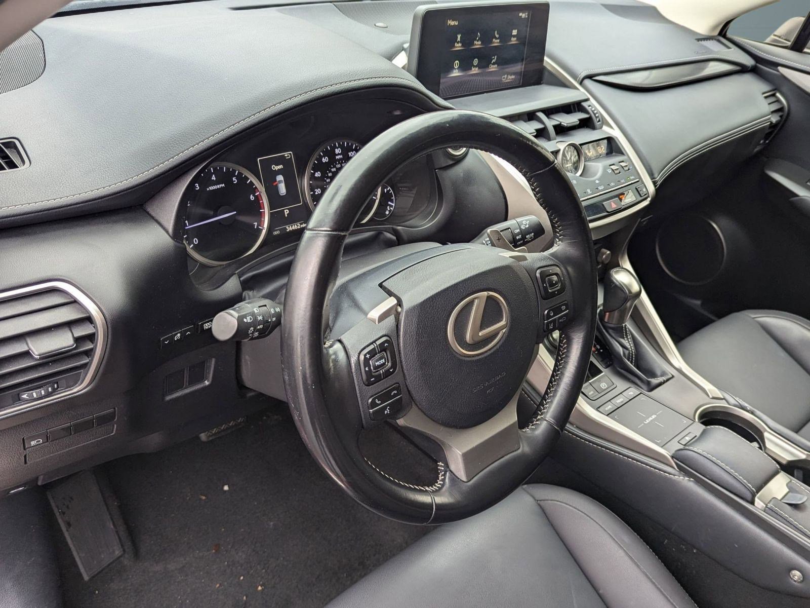 2018 Lexus NX 300 Luxury photo 4