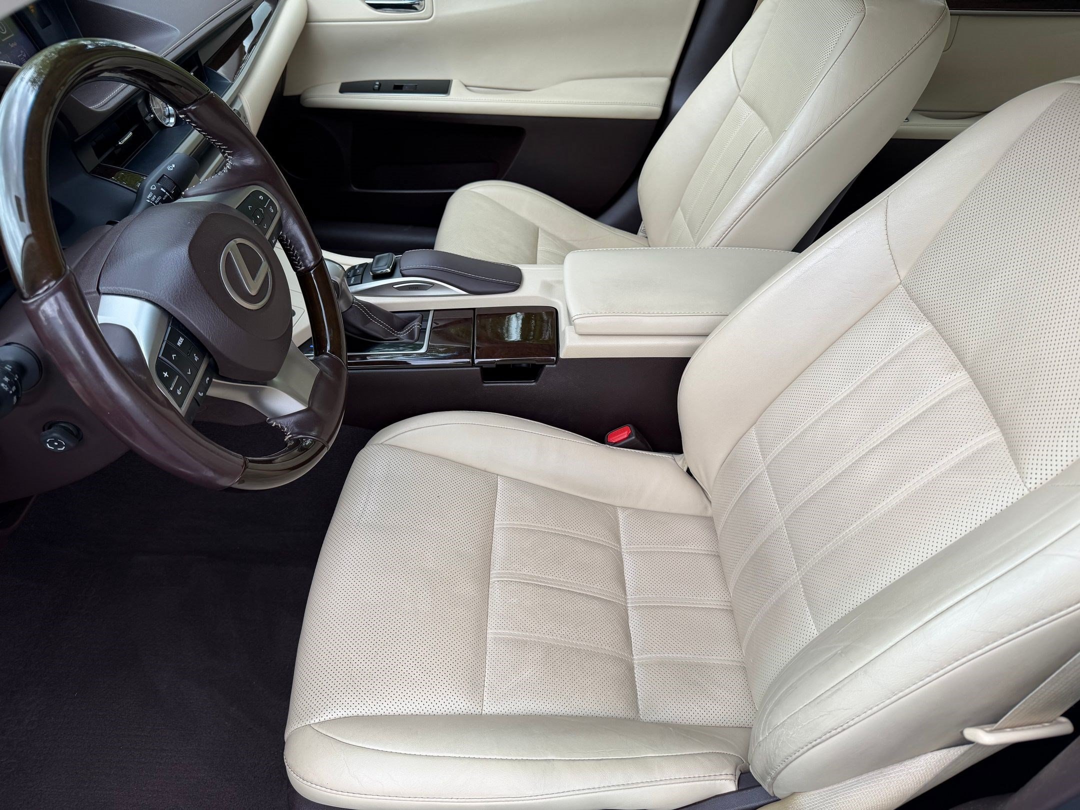 ES 300h Sedan