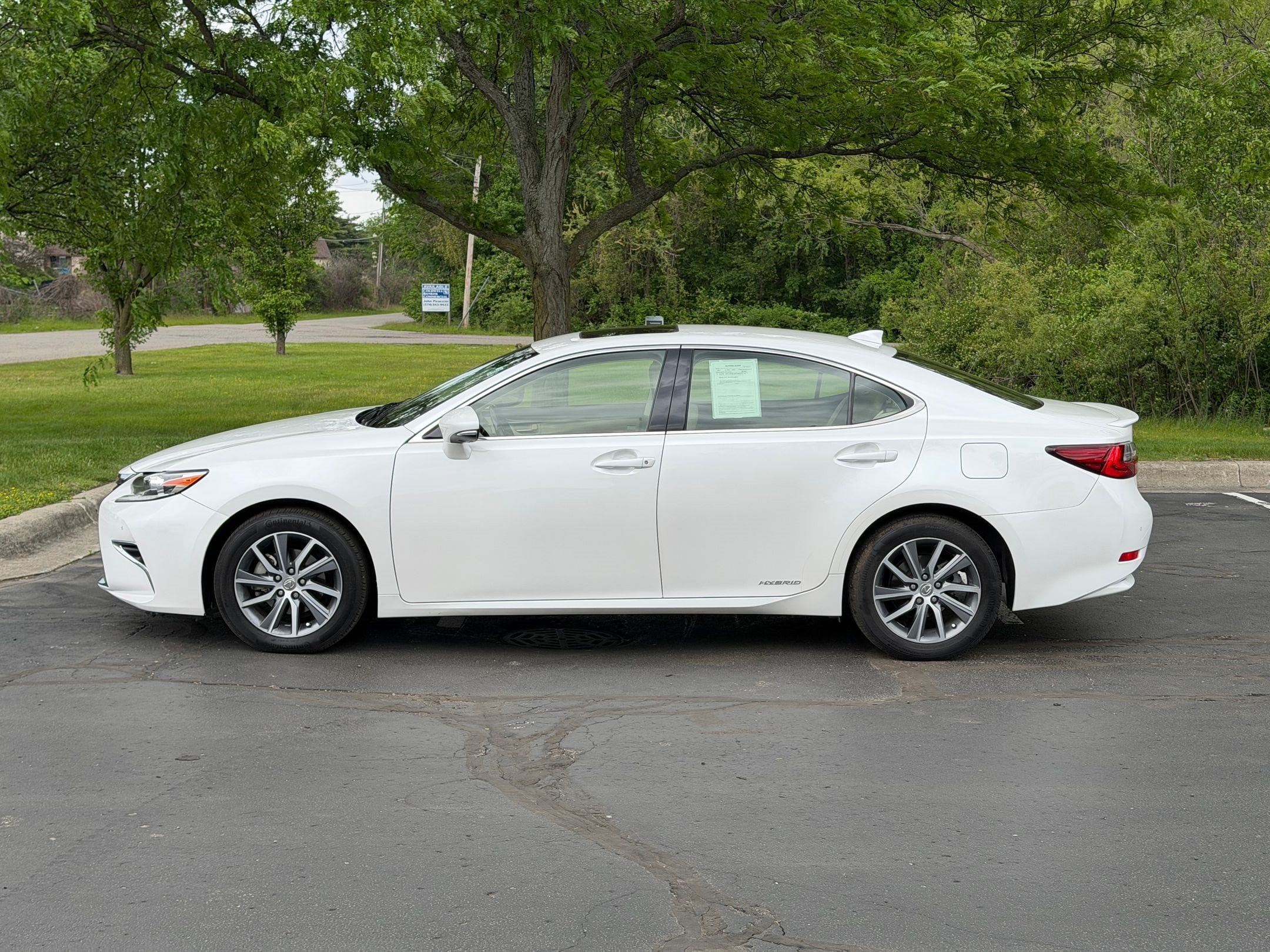 ES 300h Sedan