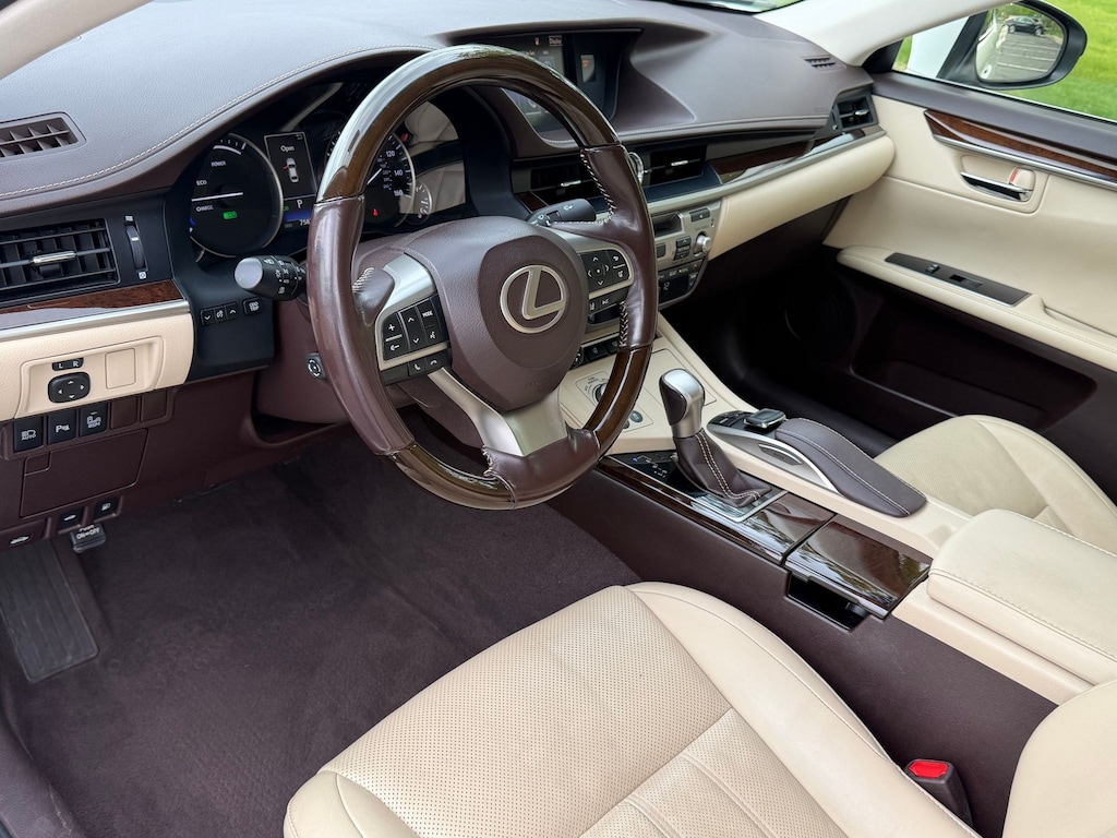 Used 2016 Lexus ES 300h Sedan