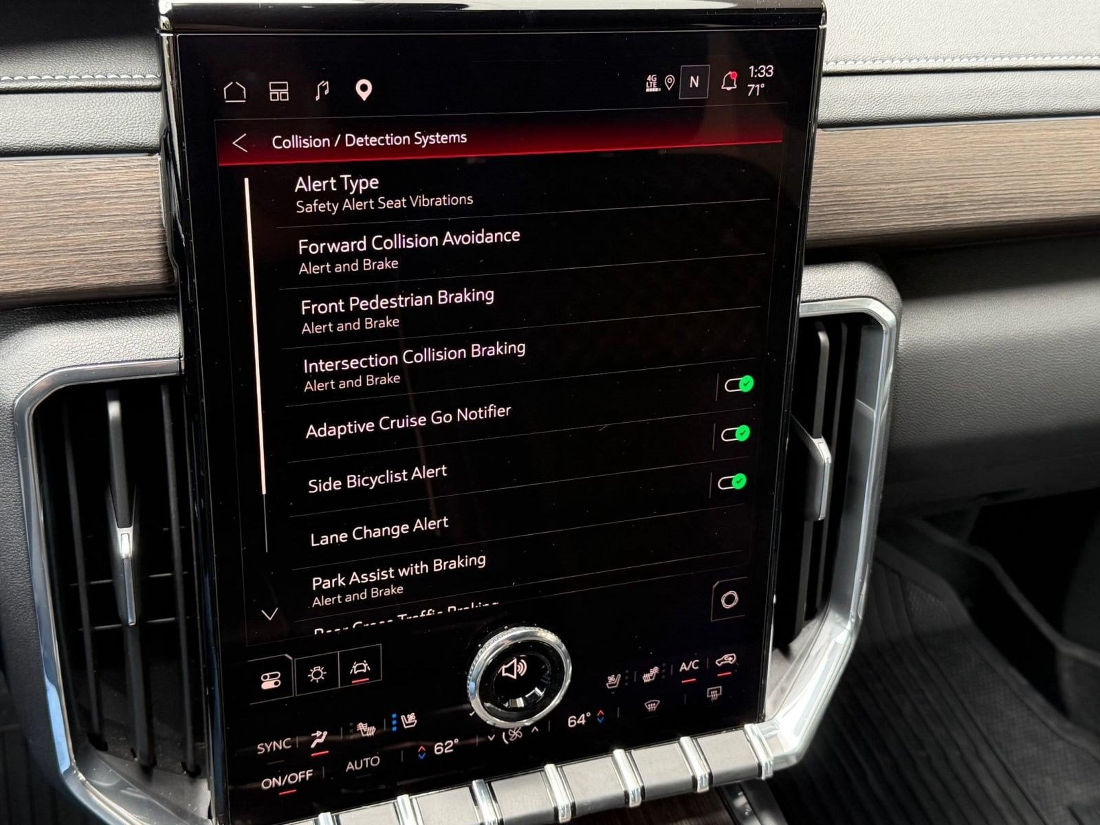 2024 GMC Acadia Denali - Photo 29
