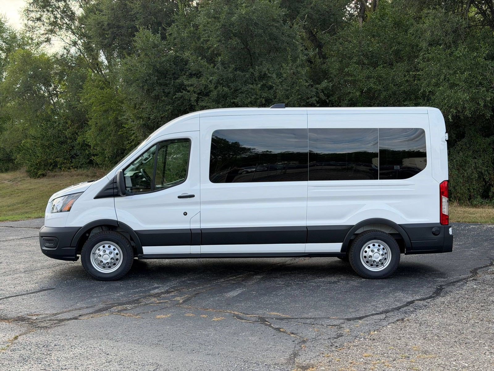 2026 Ford Transit Passenger Wagon XL T-350 148 Med Roof XL AWD