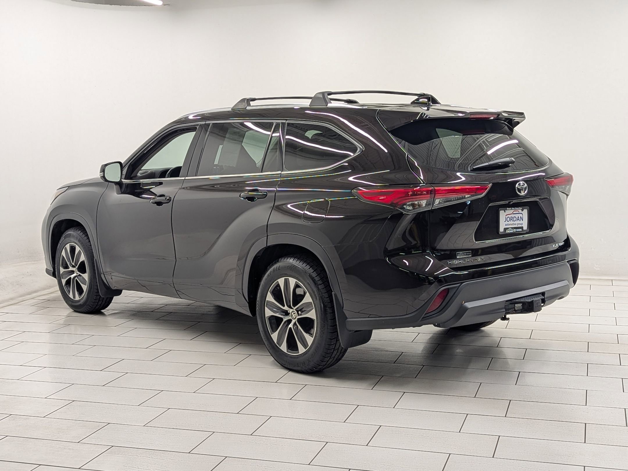 2020 Toyota Highlander XLE photo 2