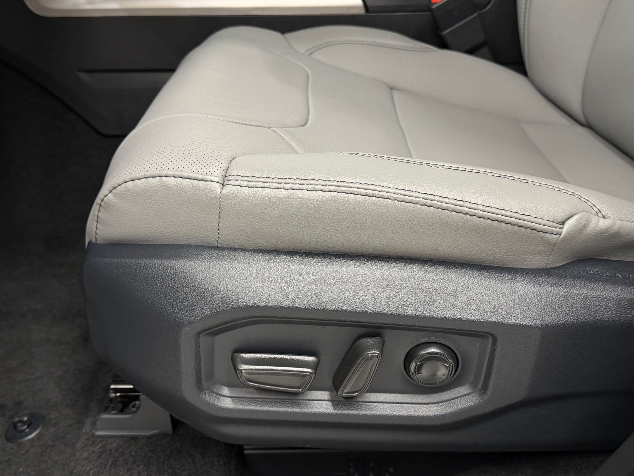 2026 Toyota Tundra Limited - Photo 13
