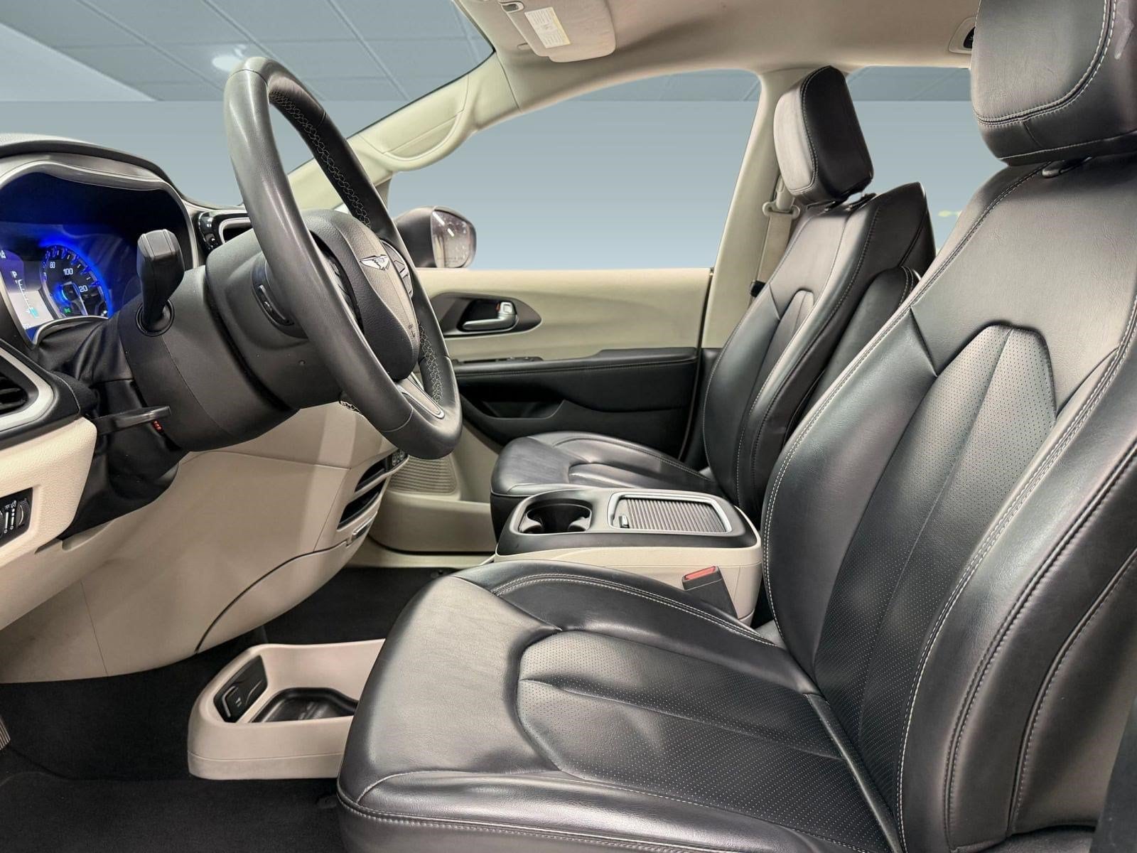 Pacifica Touring L Touring L FWD