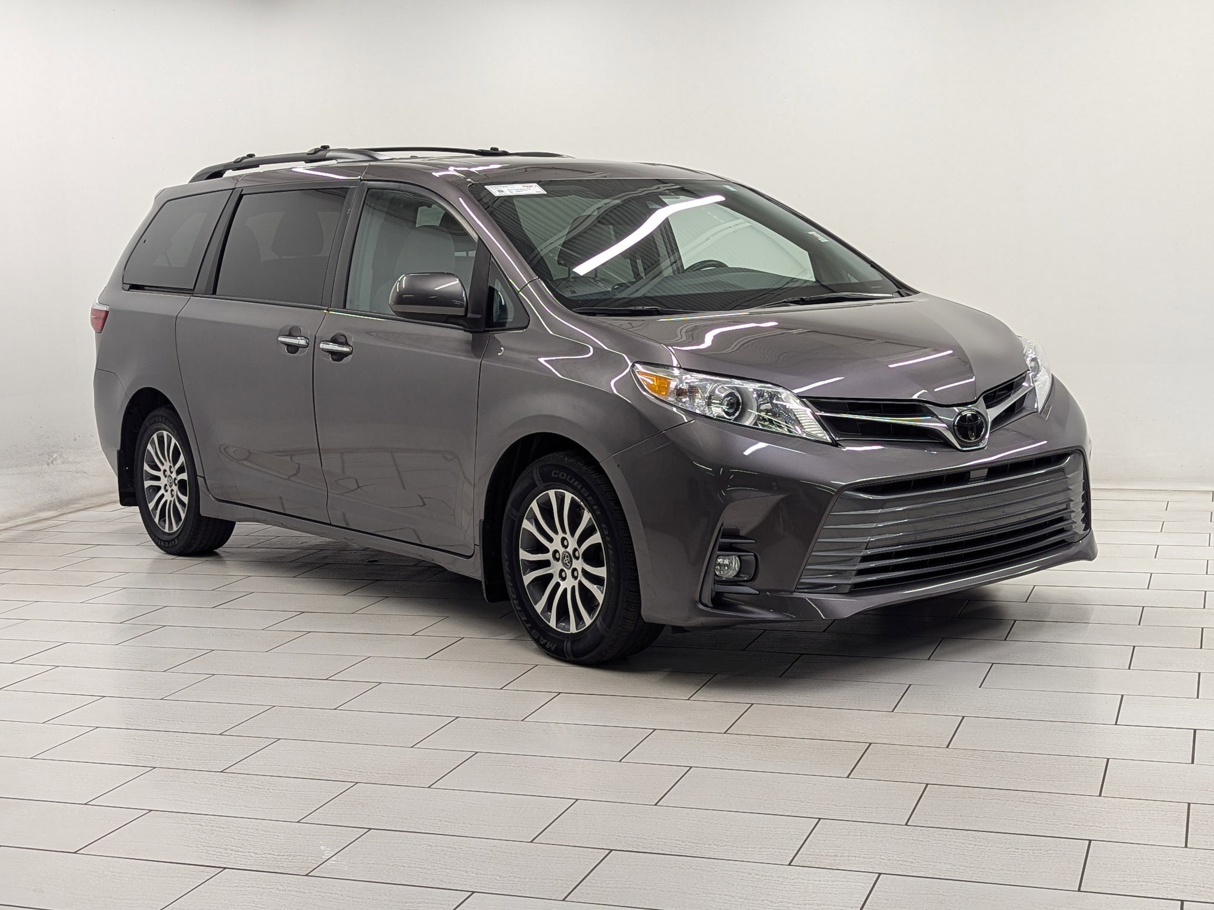 Used 2019 Toyota Sienna XLE with VIN 5TDYZ3DC9KS992394 for sale in Mishawaka, IN