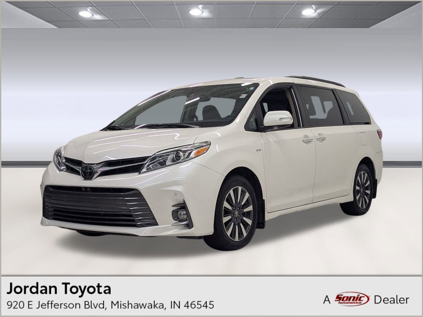 2020 Toyota Sienna Limited's photo