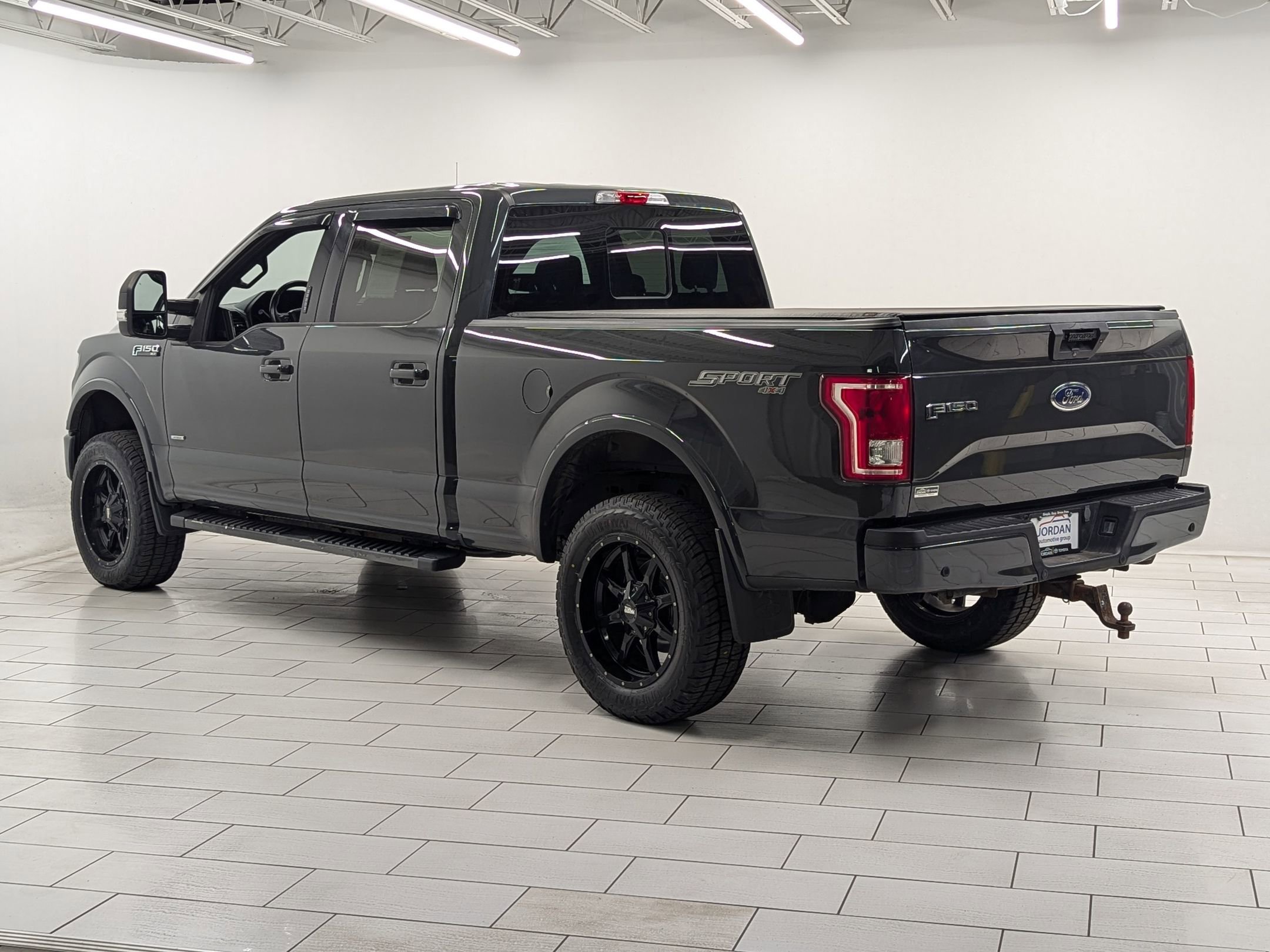 2017 Ford F-150 XLT photo 2