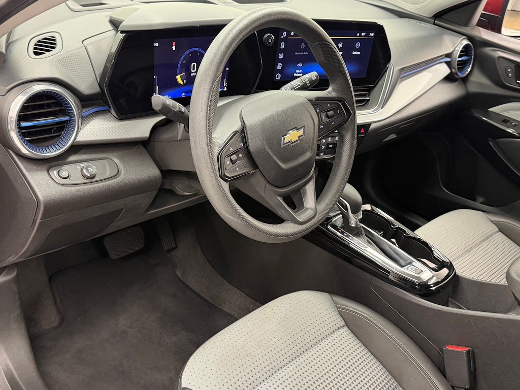 Used 2025 Chevrolet Trax LT FWD LT