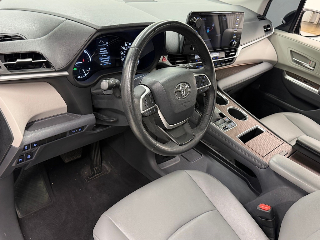 Used 2023 Toyota Sienna XLE XLE AWD 7-Passenger