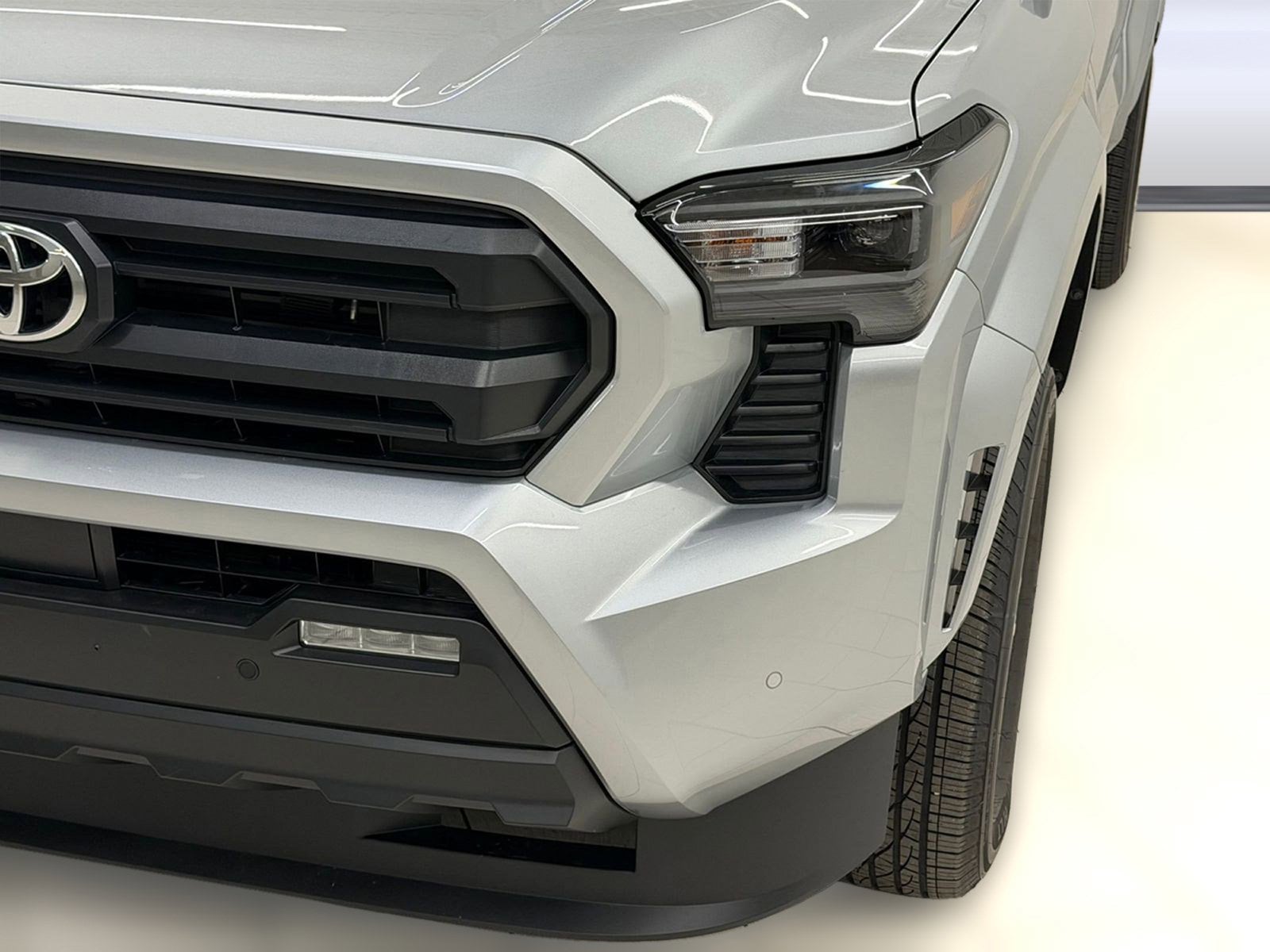 2026 Toyota Tacoma SR5 - Photo 9