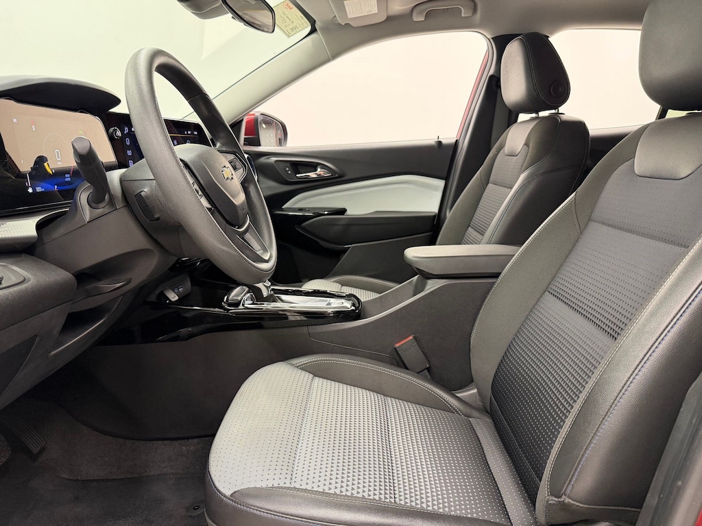 Used 2025 Chevrolet Trax LT FWD LT