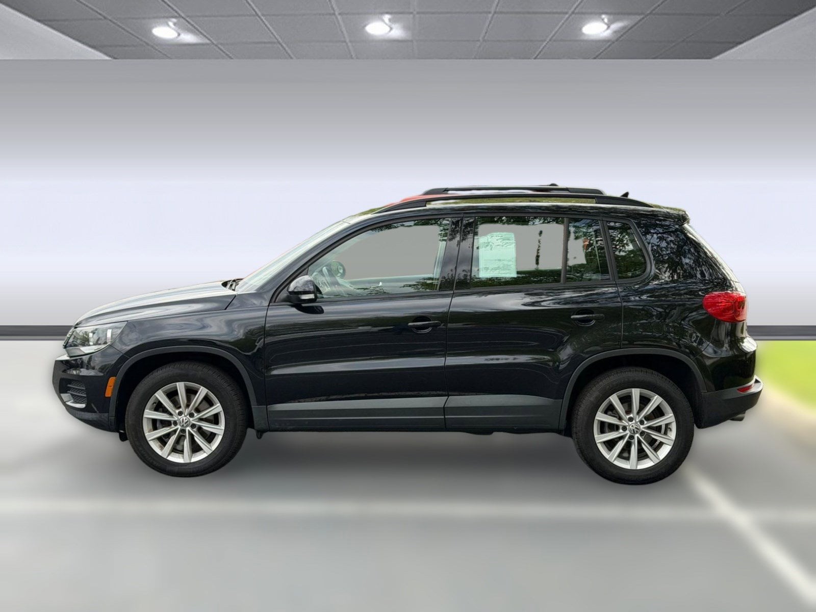 Used 2018 Volkswagen Tiguan Limited Base with VIN WVGBV7AX5JK004402 for sale in Mishawaka, IN