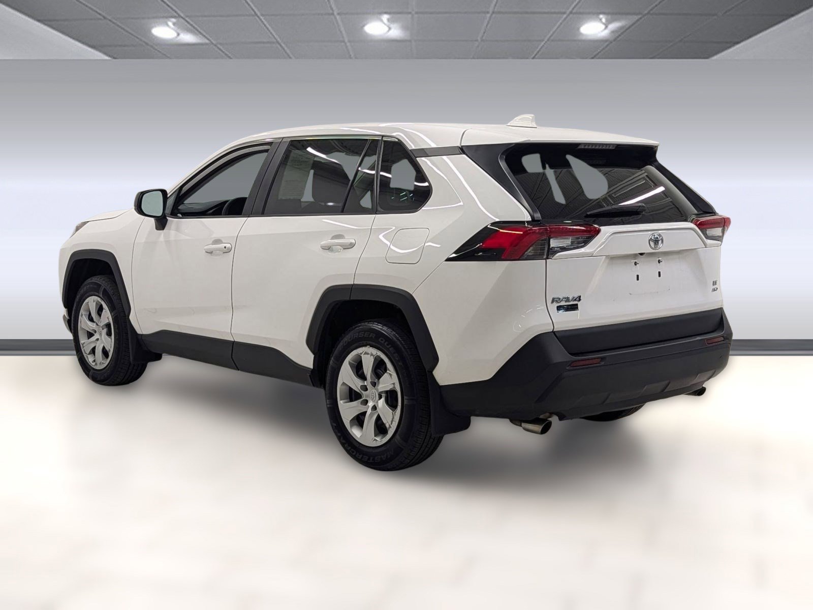 2022 Toyota RAV4 LE photo 2