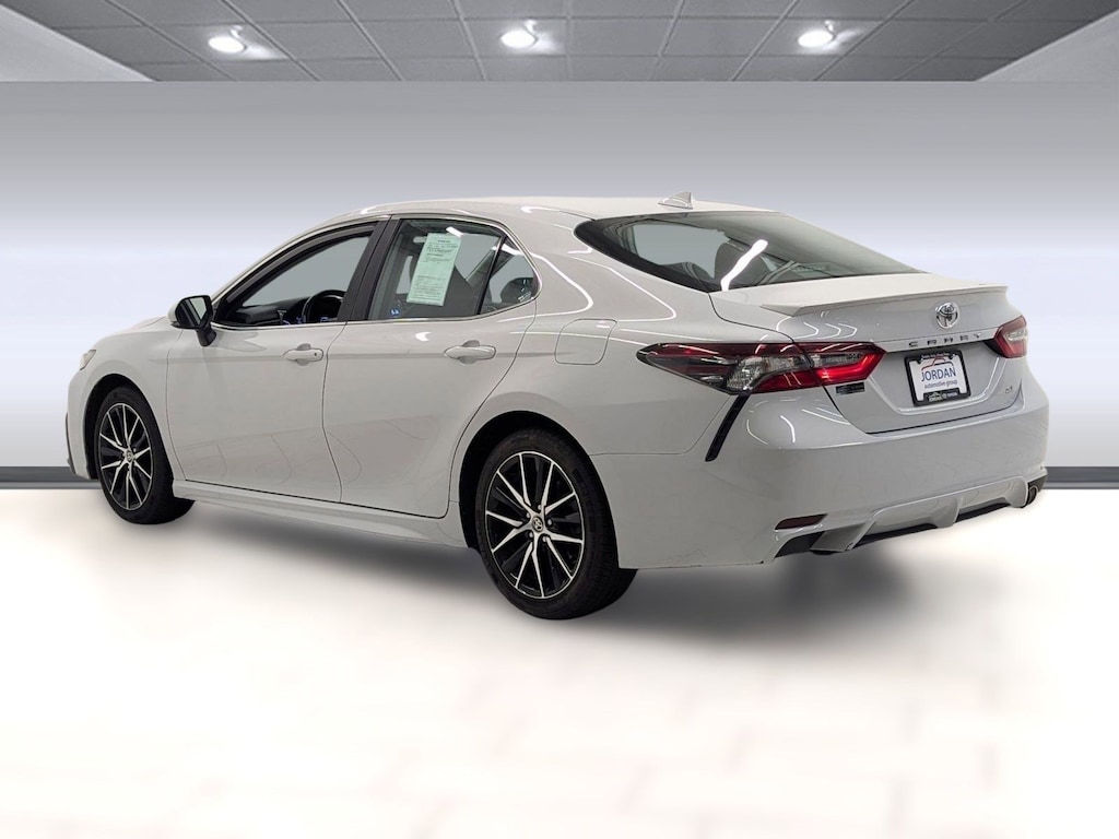 Used 2024 Toyota Camry SE SE Auto