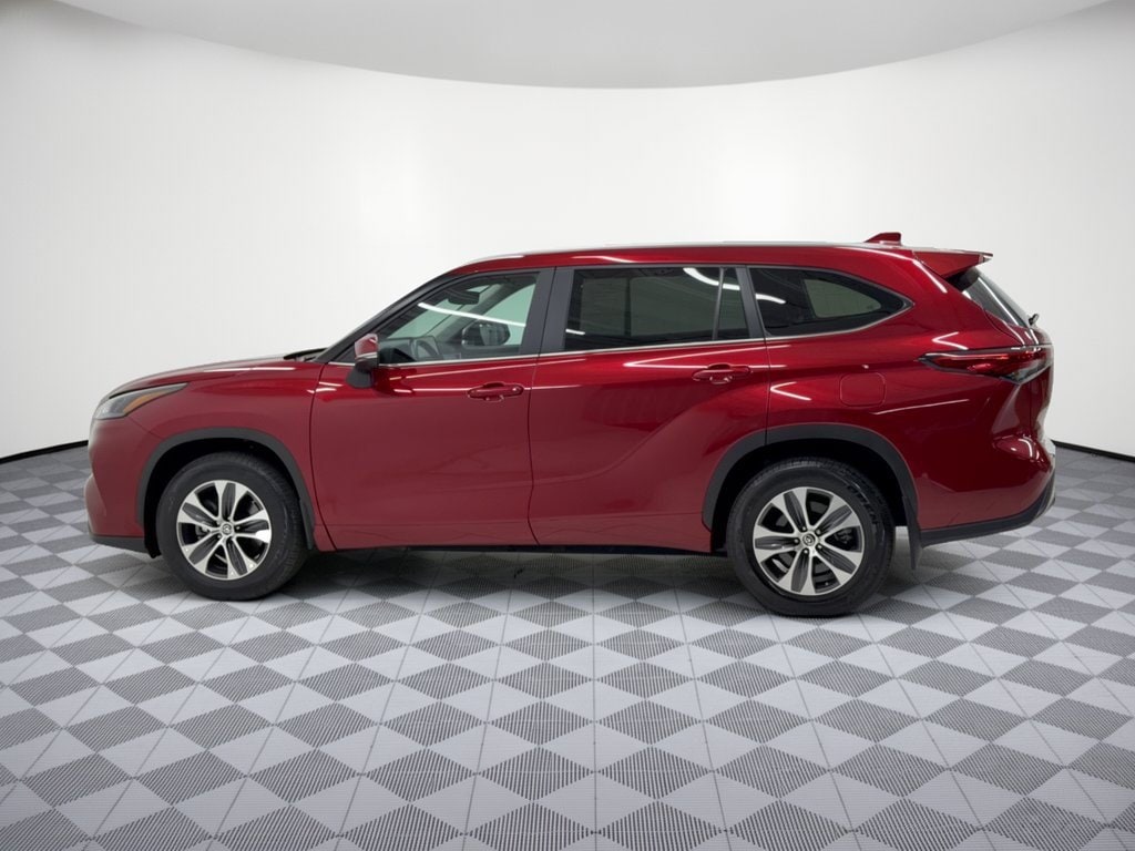 Used 2023 Toyota Highlander XLE XLE AWD