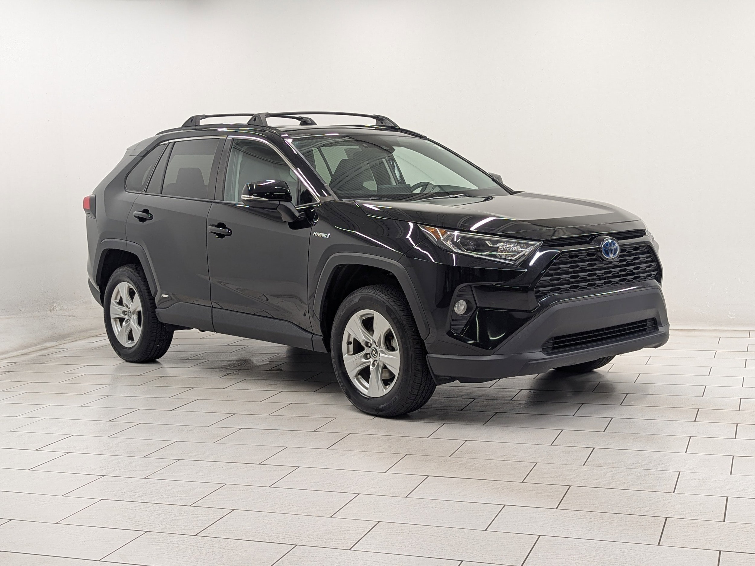 Used 2020 Toyota RAV4 XLE with VIN 2T3RWRFV8LW077695 for sale in Northfield, Minnesota