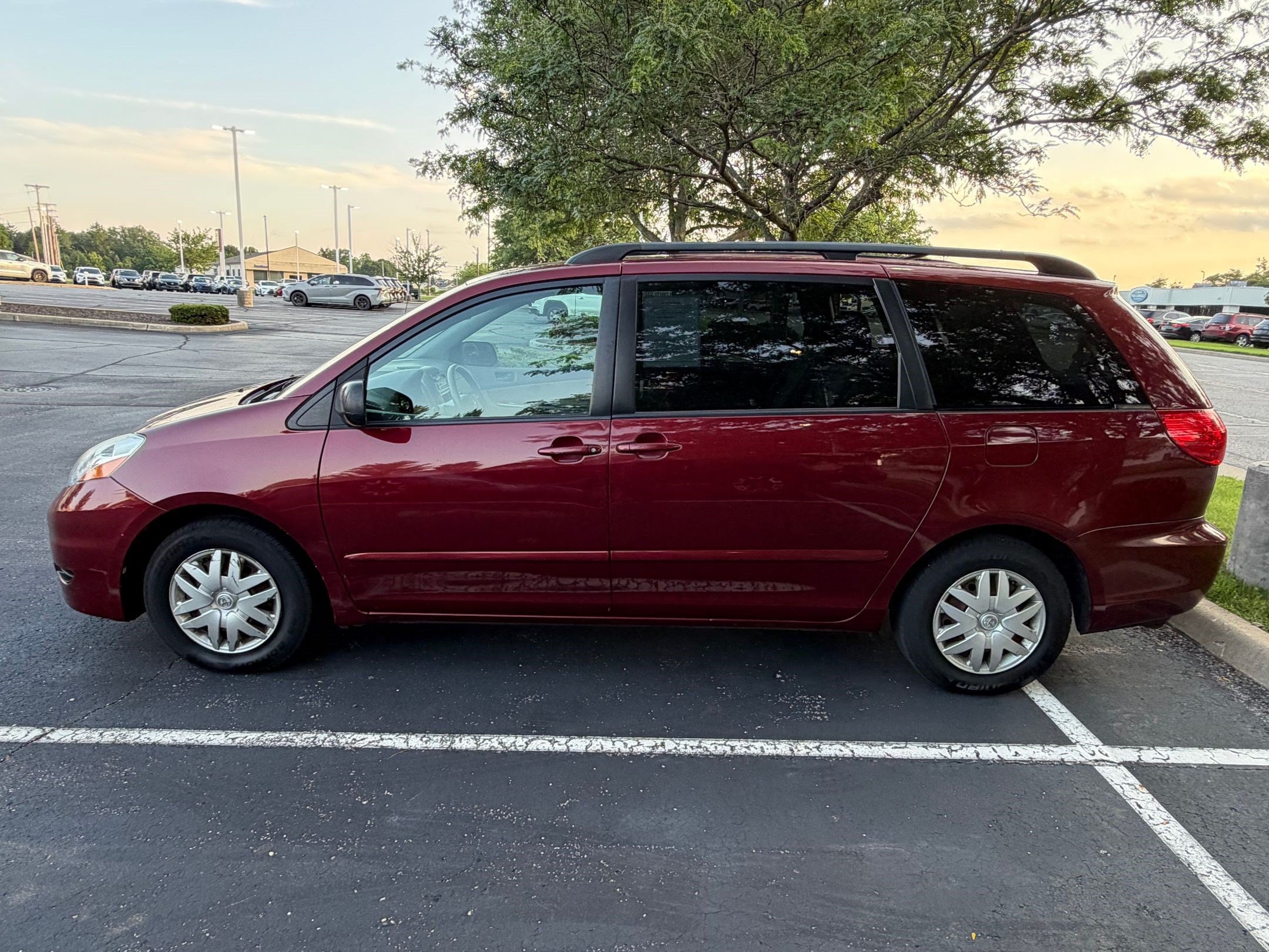 Used 2008 Toyota Sienna LE with VIN 5TDZK23C38S130902 for sale in Mishawaka, IN