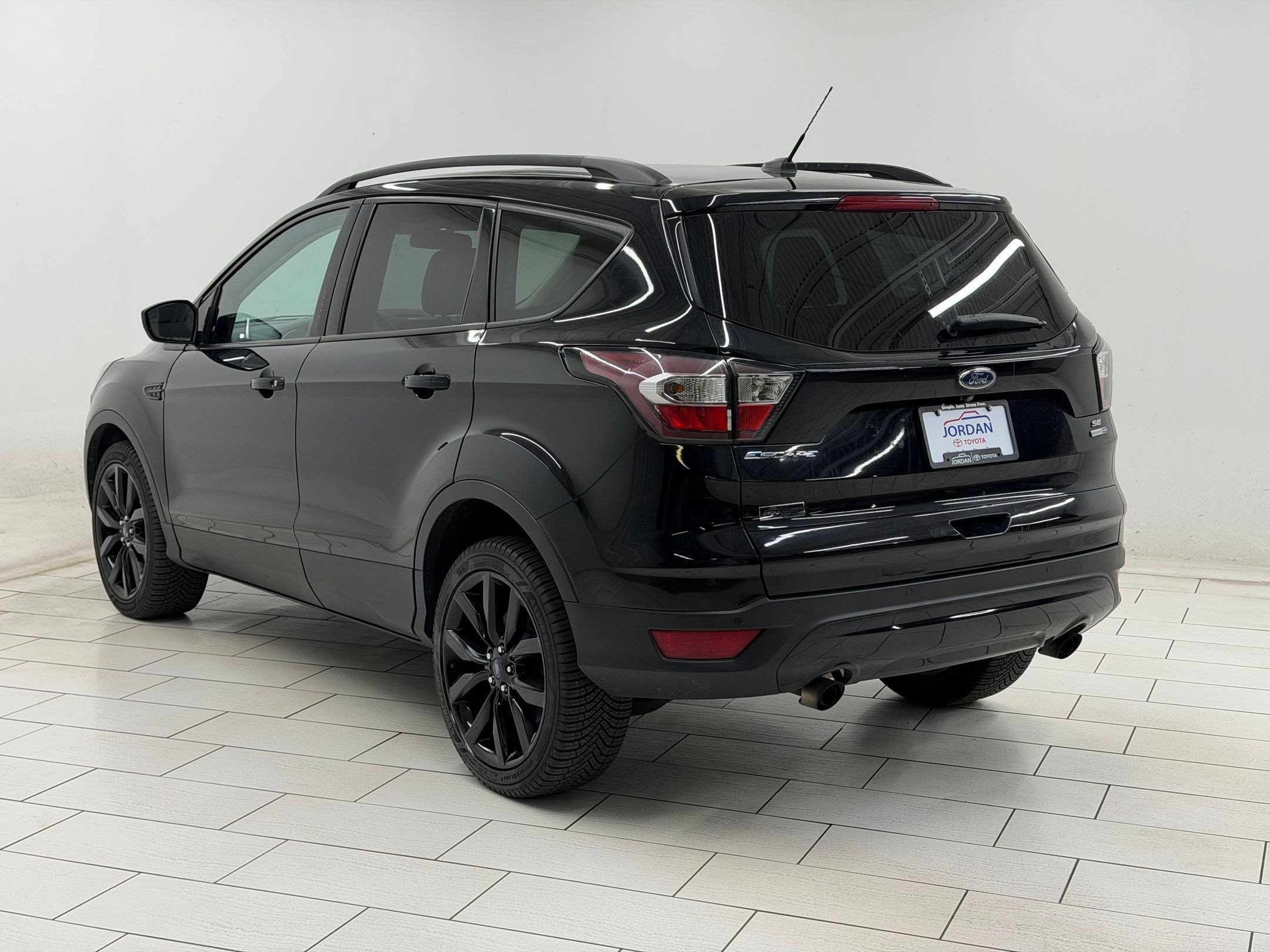 Used 2017 Ford Escape SE with VIN 1FMCU9GD3HUD27202 for sale in Mishawaka, IN
