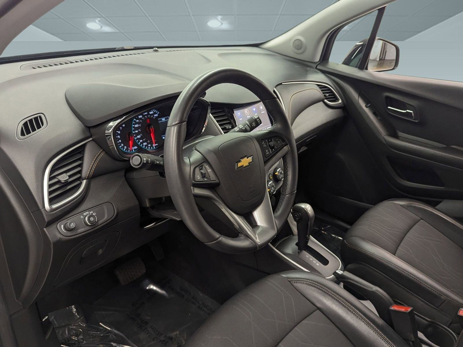 2021 Chevrolet Trax LT photo 3