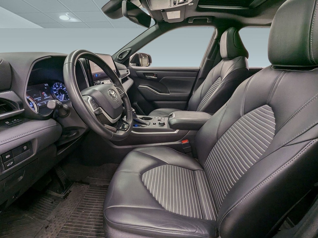 Used 2023 Toyota Highlander XSE XSE AWD
