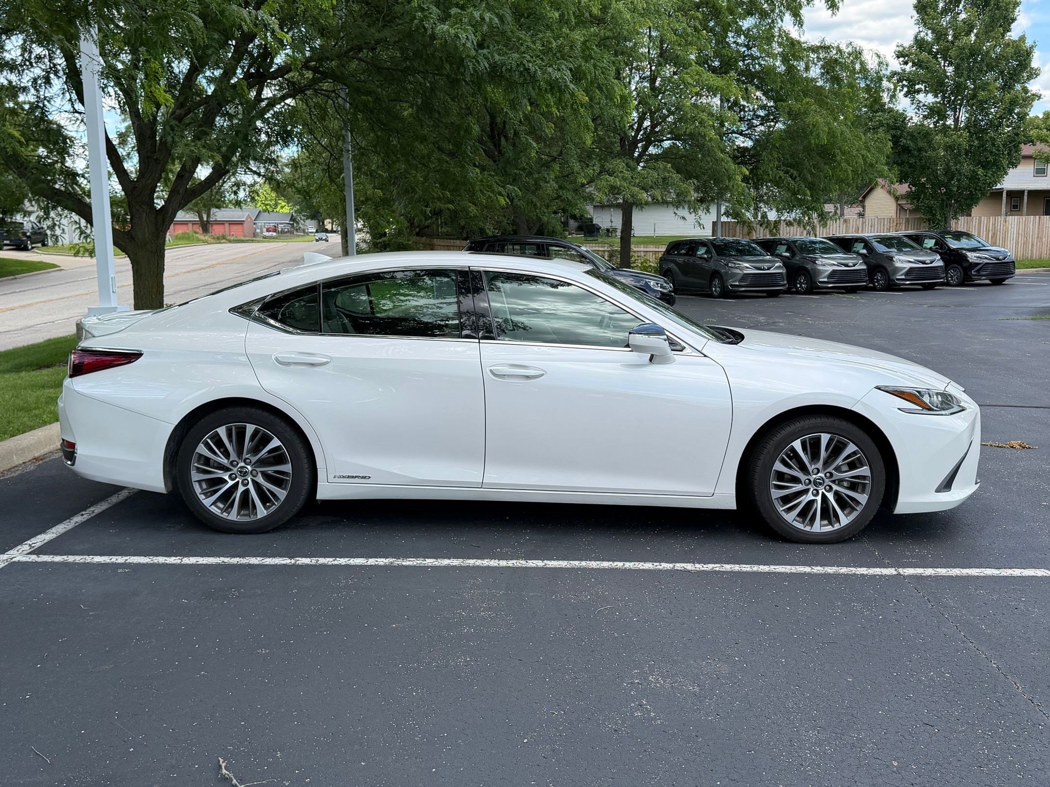 ES ES 300h ES 300h FWD