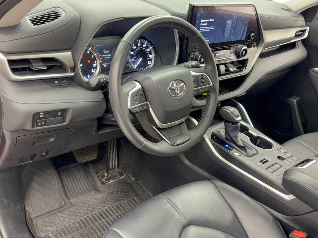 Used 2023 Toyota Highlander XLE XLE AWD