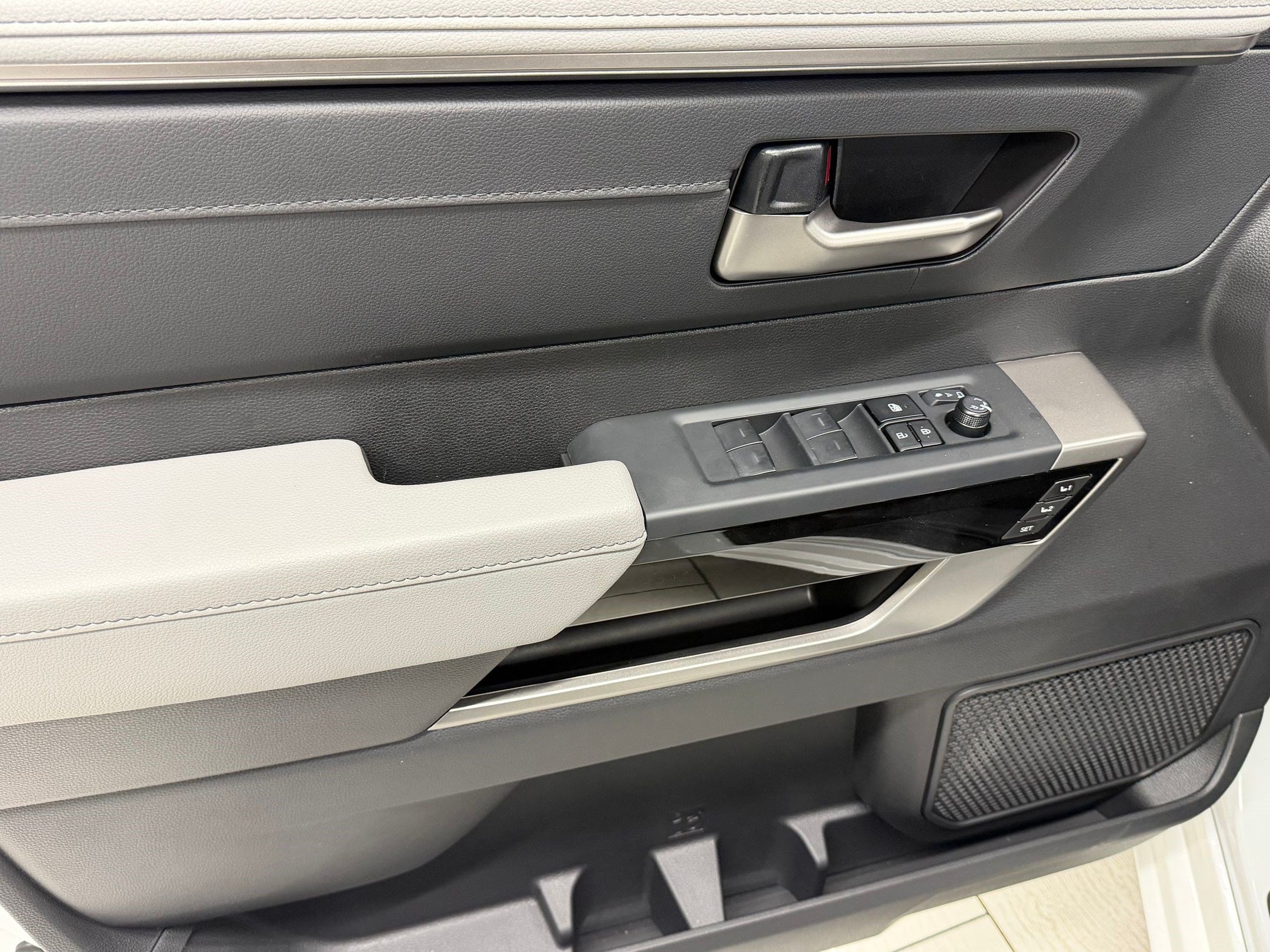 2026 Toyota Tundra Limited - Photo 12