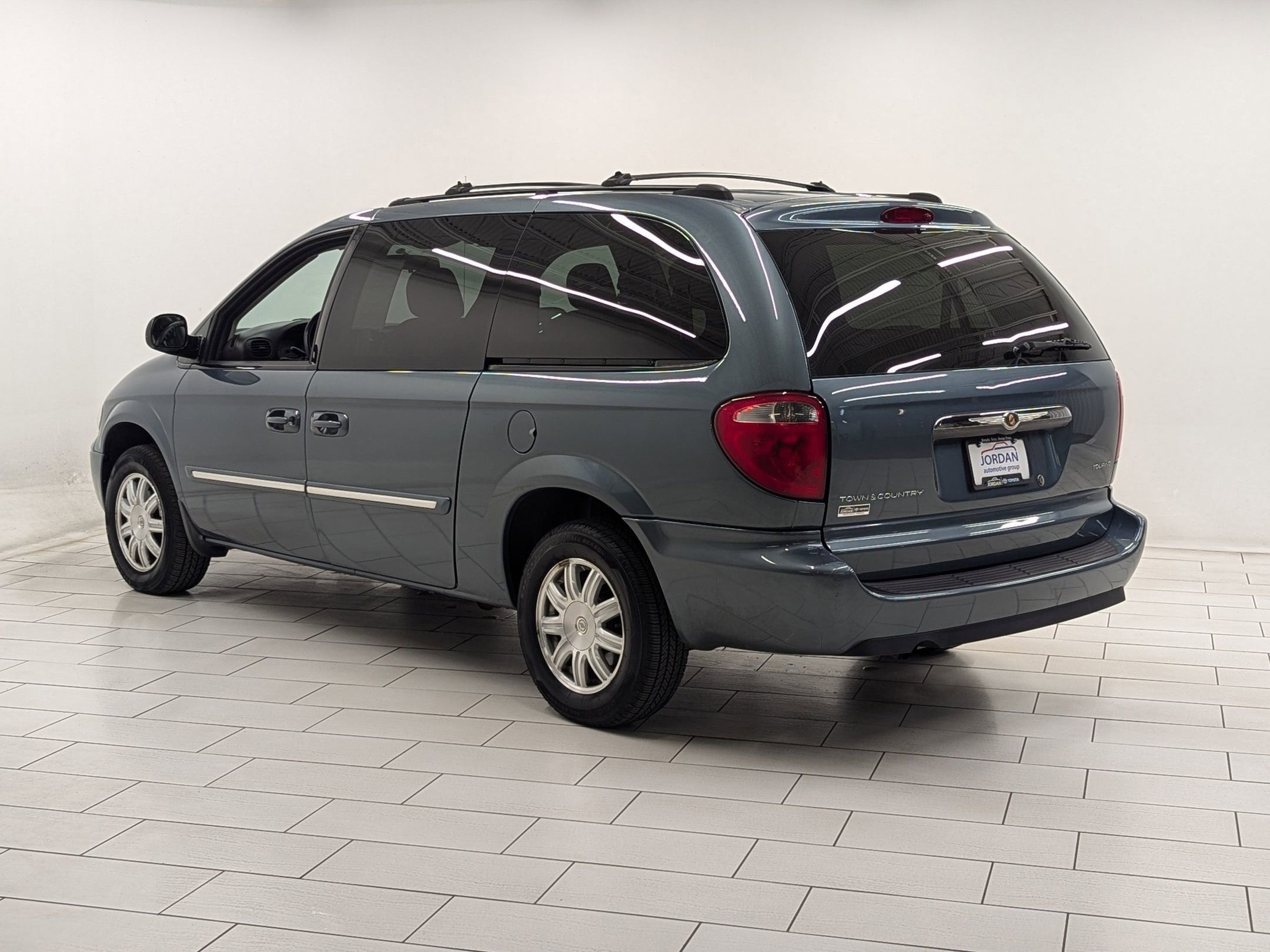 Used 2006 Chrysler Town & Country Touring with VIN 2A8GP54L36R660407 for sale in Mishawaka, IN