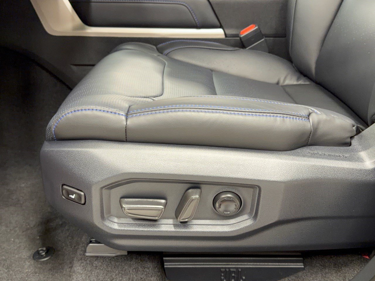 2026 Toyota Tundra Platinum - Photo 16