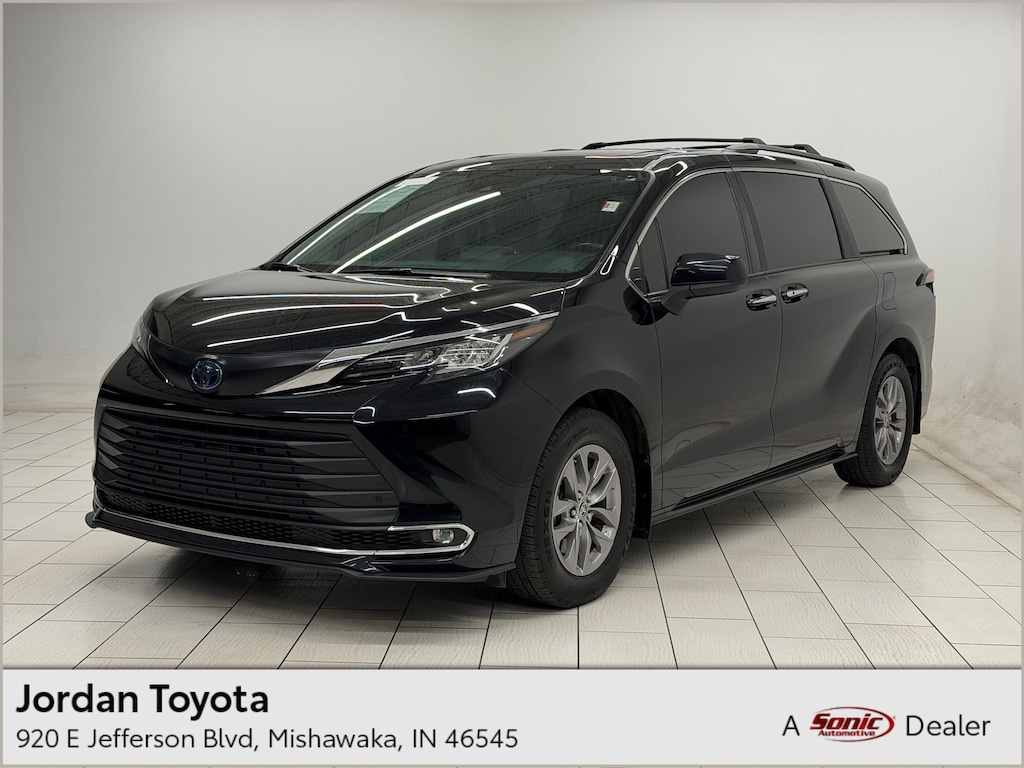 Used 2023 Toyota Sienna XLE XLE AWD 7-Passenger