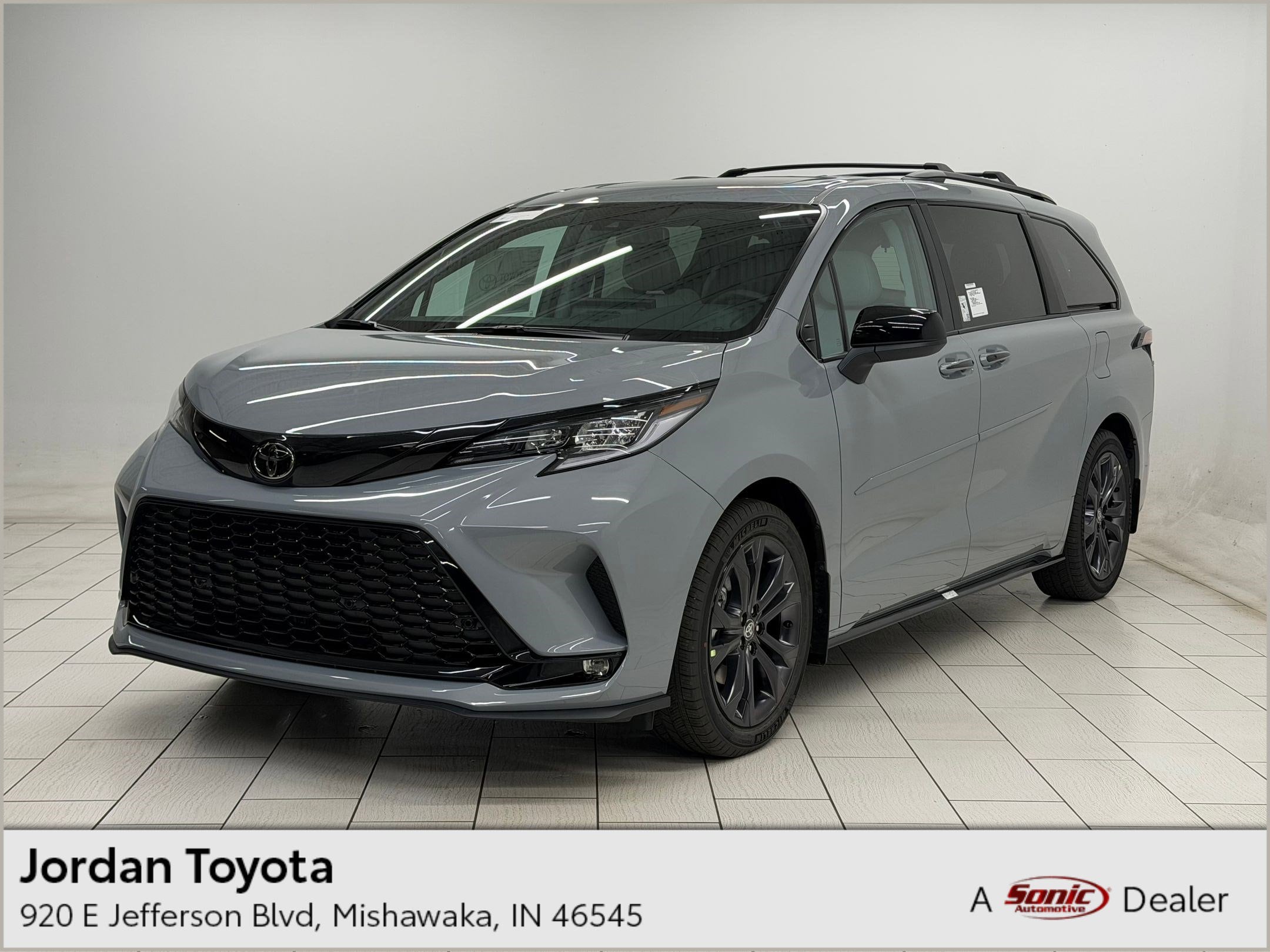 2026 Toyota Sienna XSE 7-Passenger Hybrid FWD's photo
