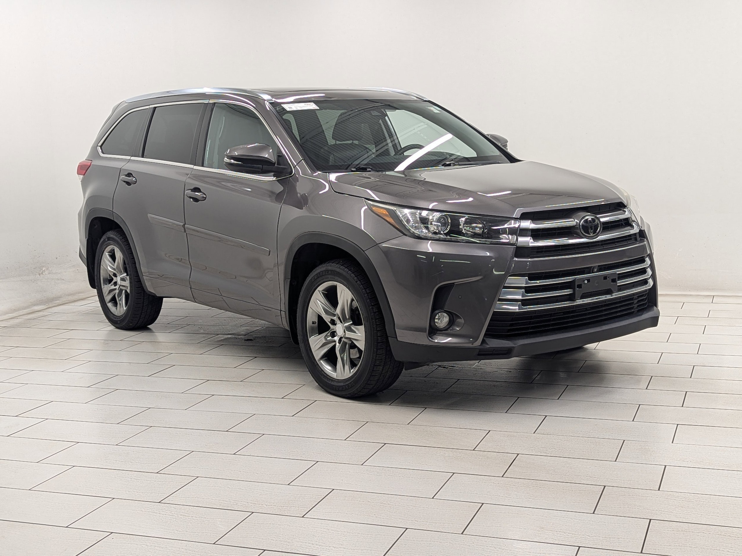 Used 2018 Toyota Highlander Limited Platinum with VIN 5TDDZRFH2JS887642 for sale in Mishawaka, IN