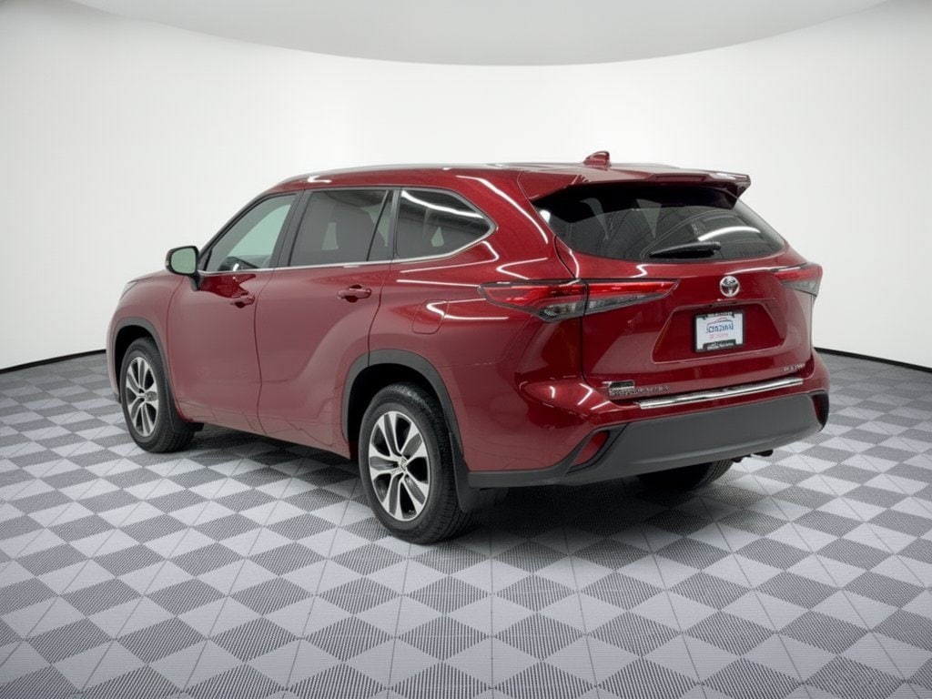 Used 2023 Toyota Highlander XLE XLE AWD