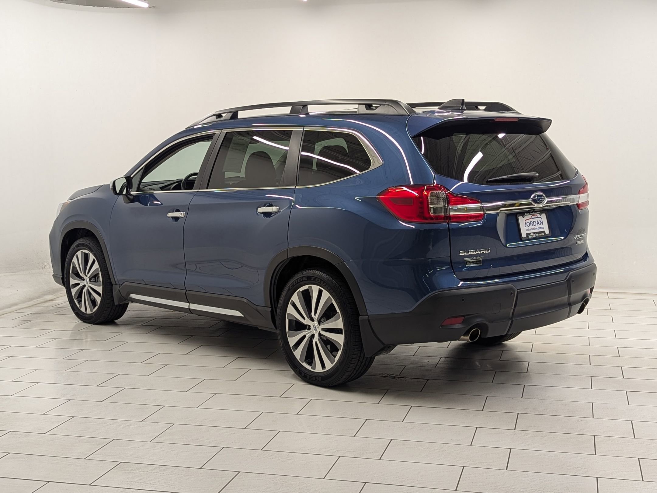 2022 Subaru Ascent Touring photo 2